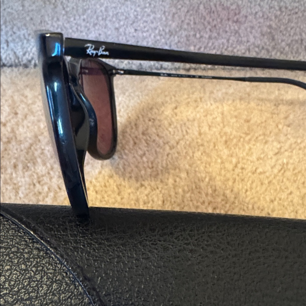 Authentic Ray Ban Erika polarized sunglasses - Picture 2 of 12